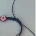 ARMBAND geknoopt BLAUW met 5 ROZE bloemetjes